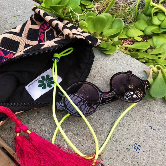 “IT MATTERS!” STUDIO | Beaded and Woven Pouch - Picture 4 of 6